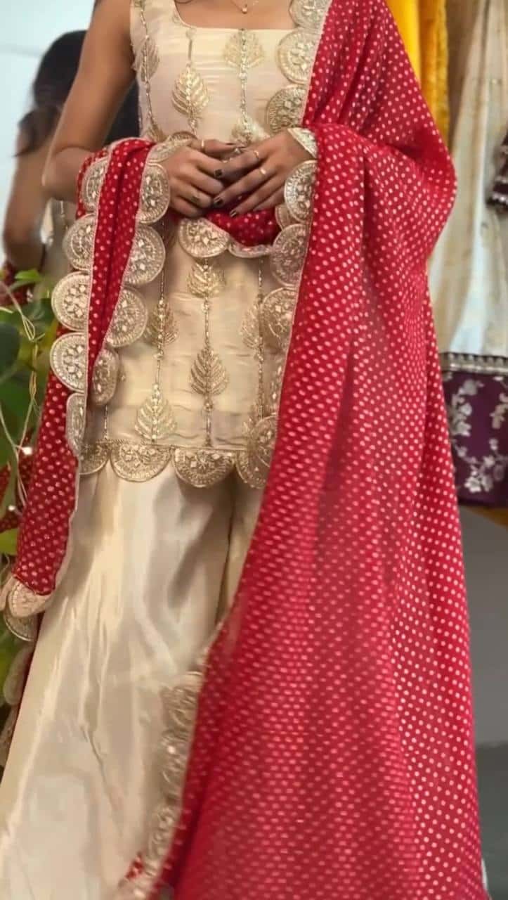 wedding wear traditional outfit for women