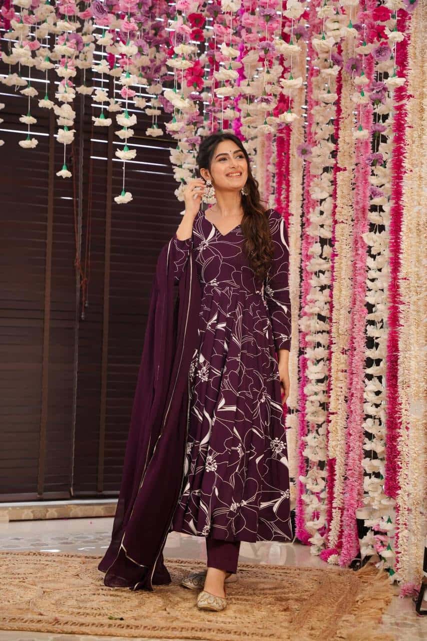 Beautiful Soft cotton fabric kurta sets with georgette dupatta for women