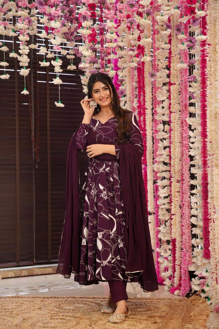 Beautiful Soft cotton fabric kurta sets with georgette dupatta for women