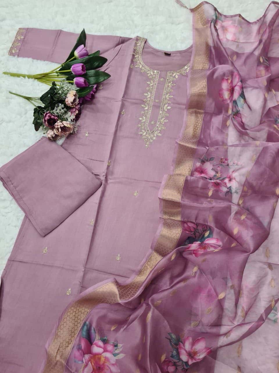 "Elegant Viscose Chanderi Embroidered Kurti Set with Jacquard Tissue Dupatta"