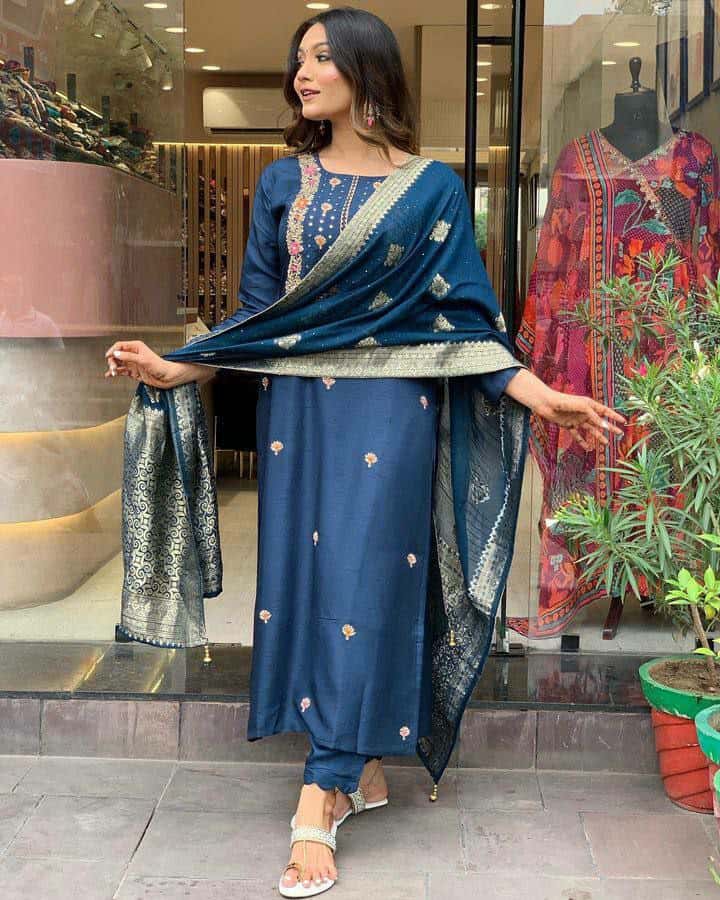 "Elegant Viscose Chanderi Kurti Set with Sequence Embroidery & Jacquard Dupatta"
