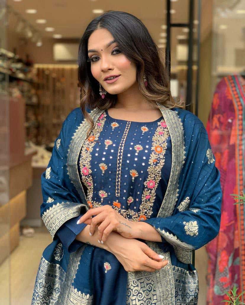 "Elegant Viscose Chanderi Kurti Set with Sequence Embroidery & Jacquard Dupatta"