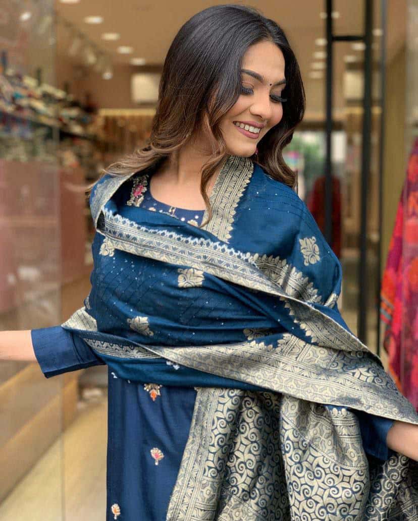 "Elegant Viscose Chanderi Kurti Set with Sequence Embroidery & Jacquard Dupatta"