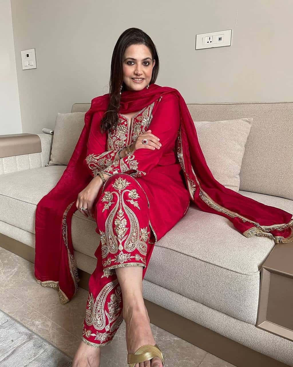 Elegant Pure Chinnon Silk Embroidered Set with Lace Border Dupatta